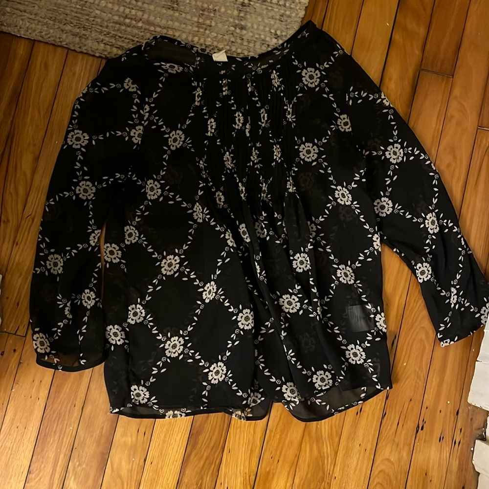 Old navy dark grey and ivory blouse with flowers